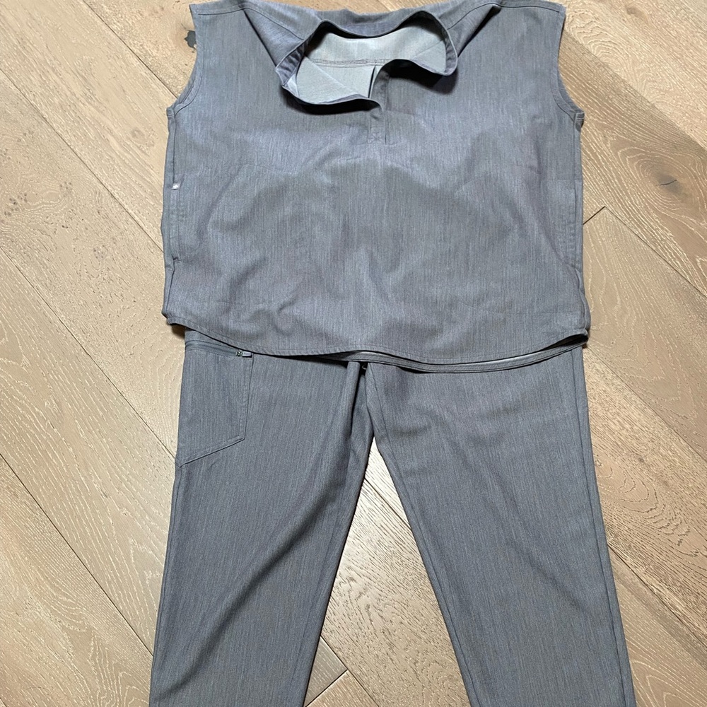 Figs Uniform in Granite